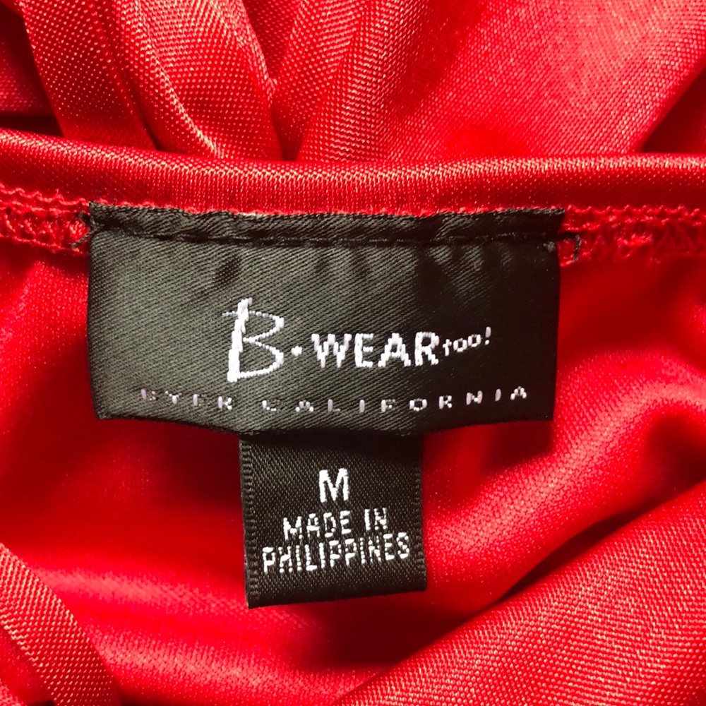 Red dress 🔥💃🏼 - Picture 5 of 7